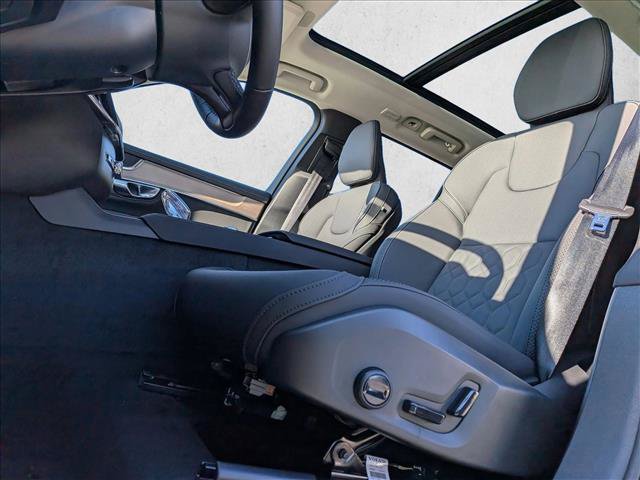 New 2026 Volvo XC90 B5 Plus w/ Protection Package AWD/4WD image 4