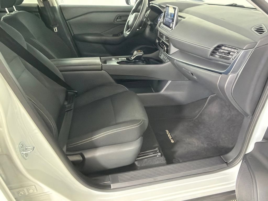 Used 2024 Nissan Rogue S image 13