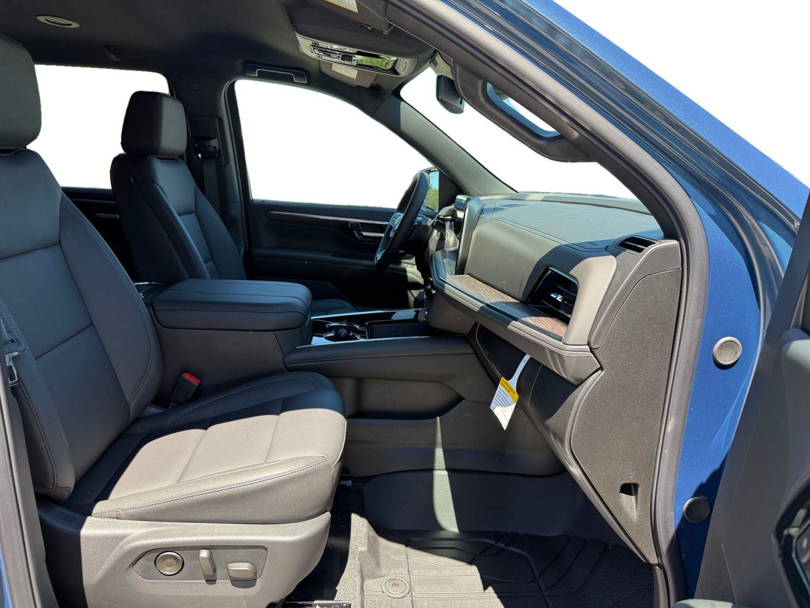 New 2026 Chevrolet Tahoe LT w/ Comfort Package AWD/4WD image 27
