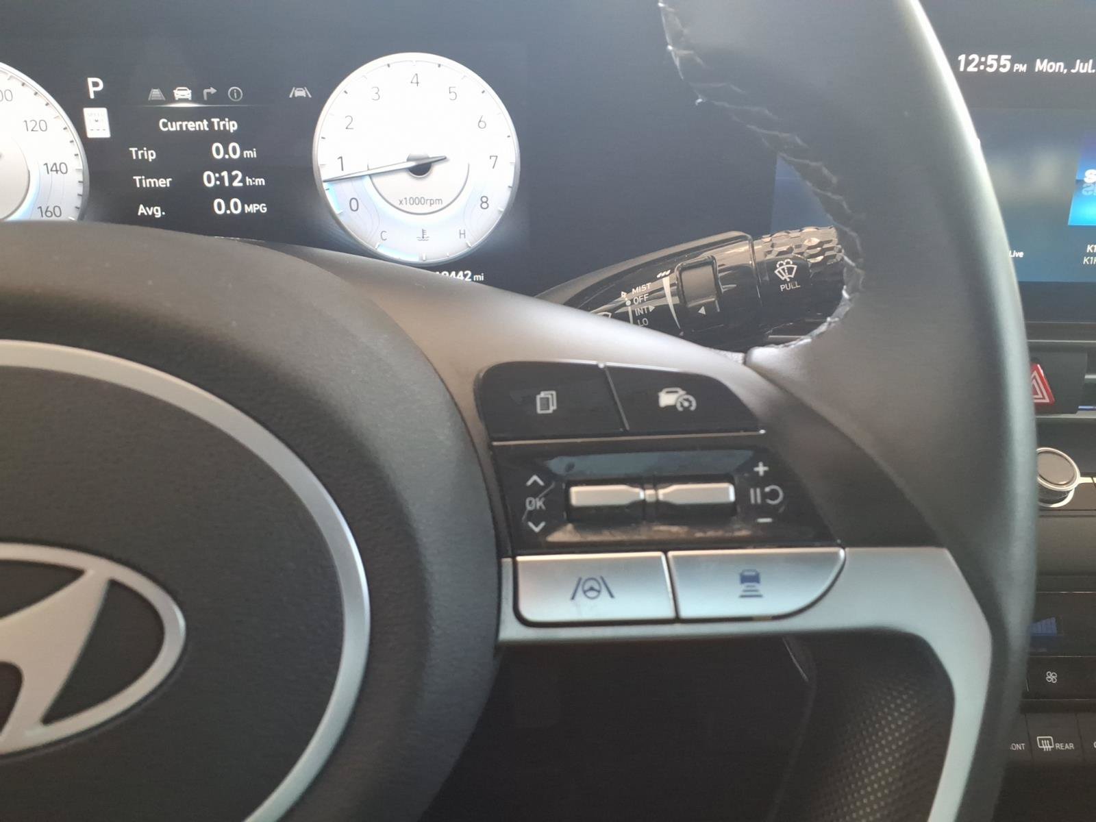 Certified 2025 Hyundai Elantra SEL FWD image 28