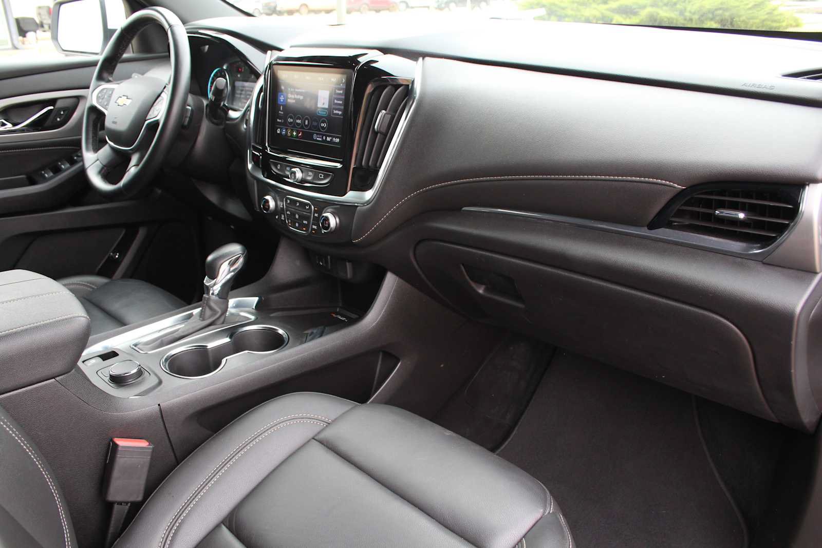 Used 2023 Chevrolet Traverse LT FWD image 18