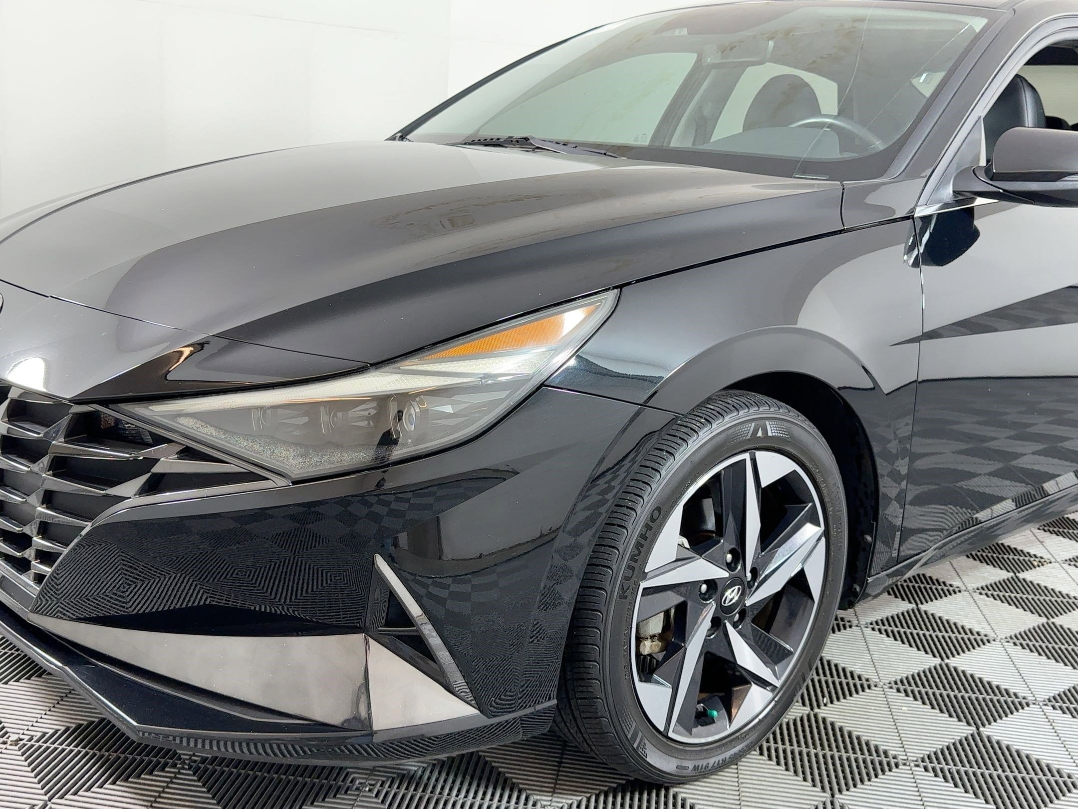 Used 2023 Hyundai Elantra Limited image 19