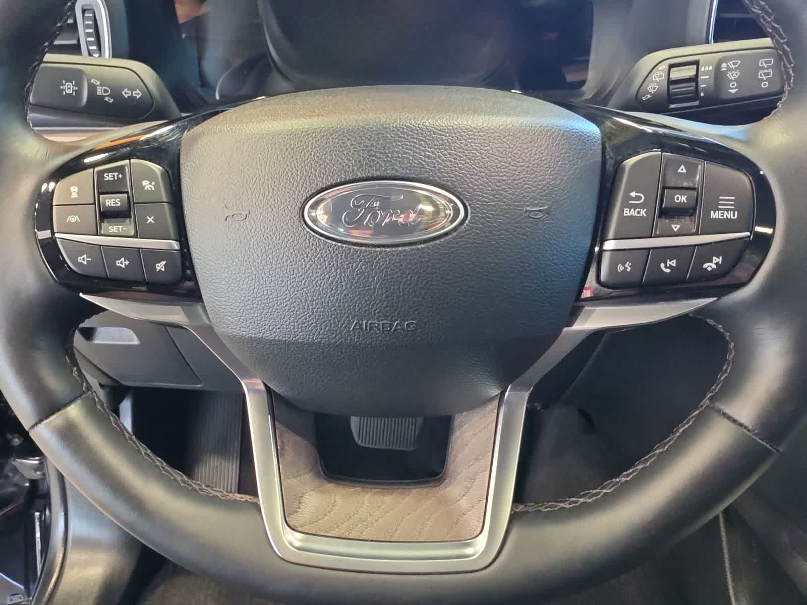 Used 2023 Ford Explorer Platinum w/ Technology Package AWD/4WD image 25
