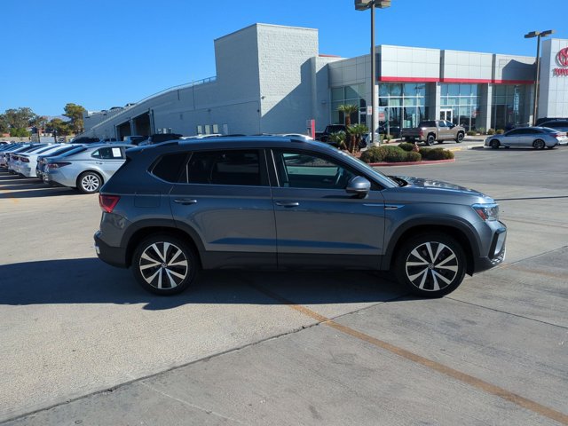 Used 2022 Volkswagen Taos SE FWD image 4
