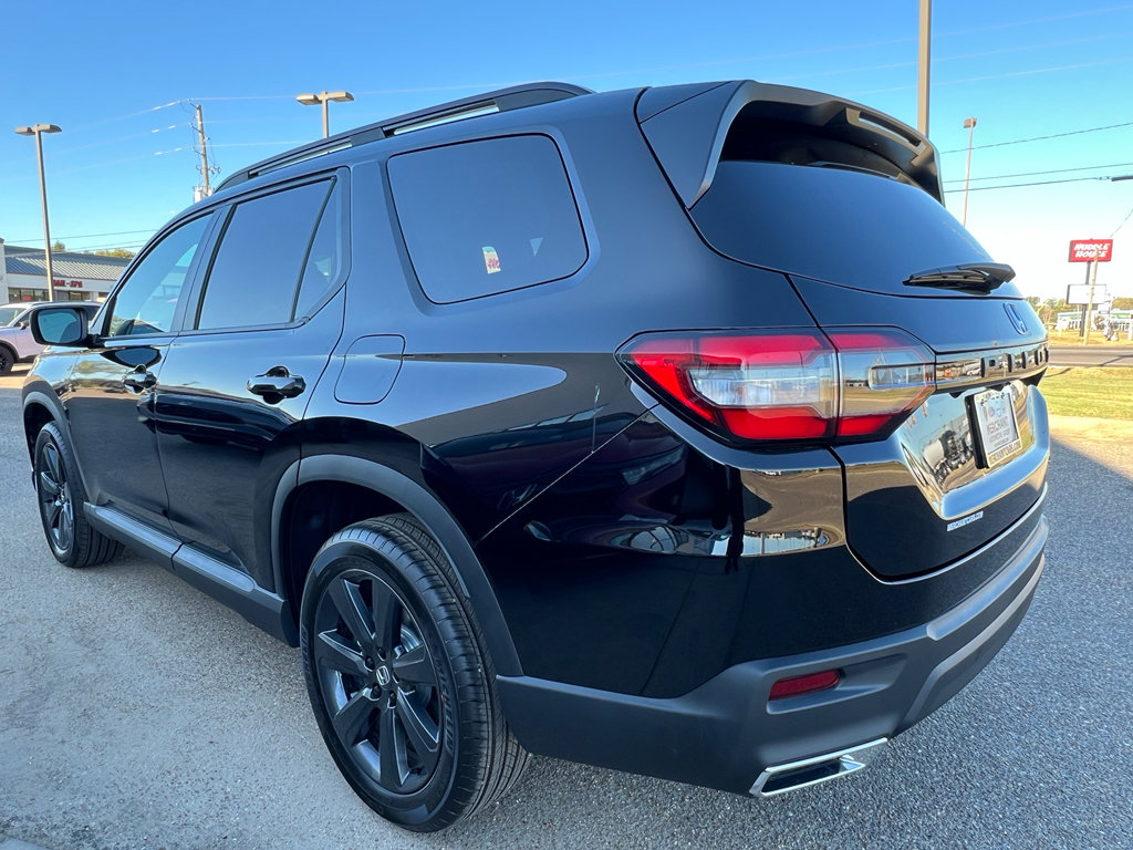 New 2025 Honda Pilot Sport image 6