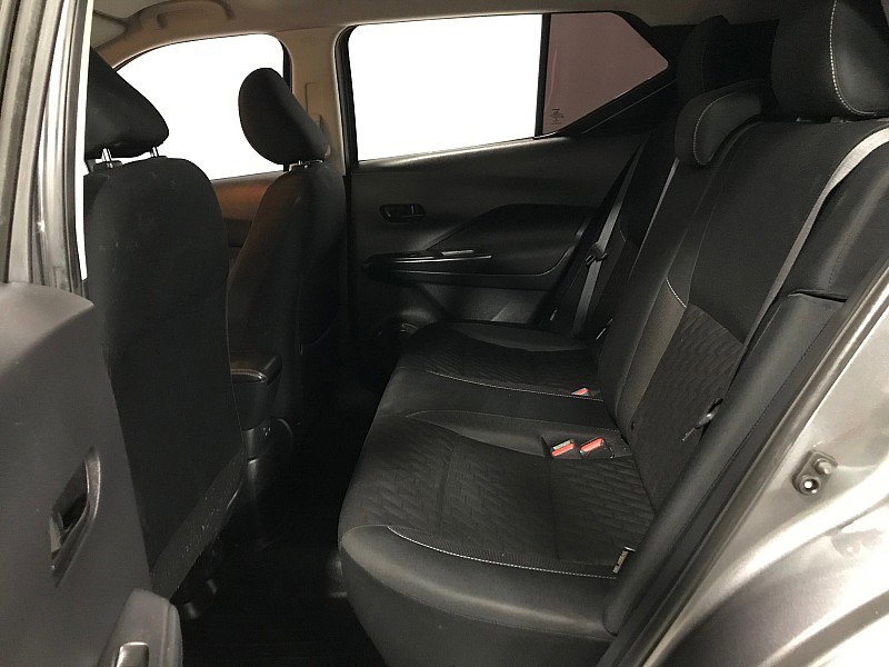 Used 2022 Nissan Kicks S FWD image 17