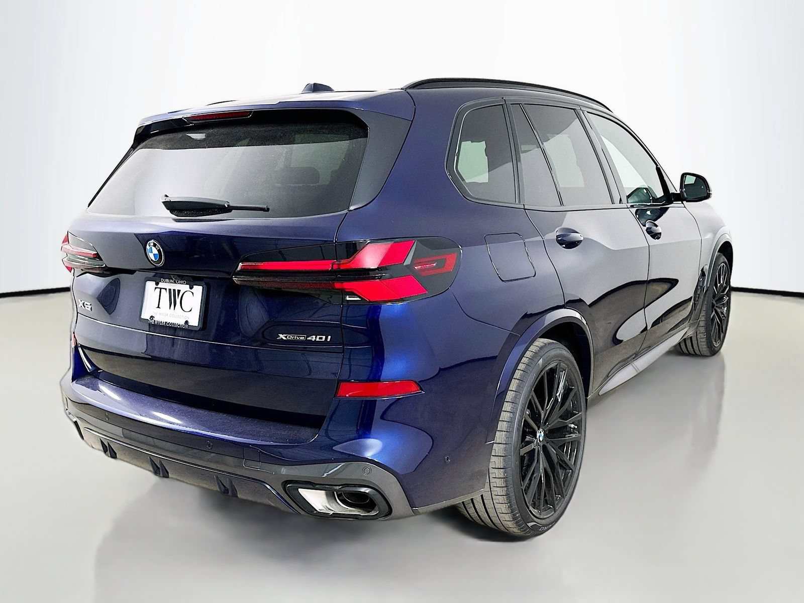 New 2026 BMW X5 xDrive40i w/ M Sport Package AWD/4WD image 5