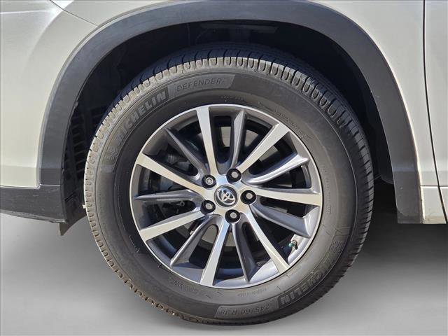 Used 2017 Toyota Highlander XLE image 5