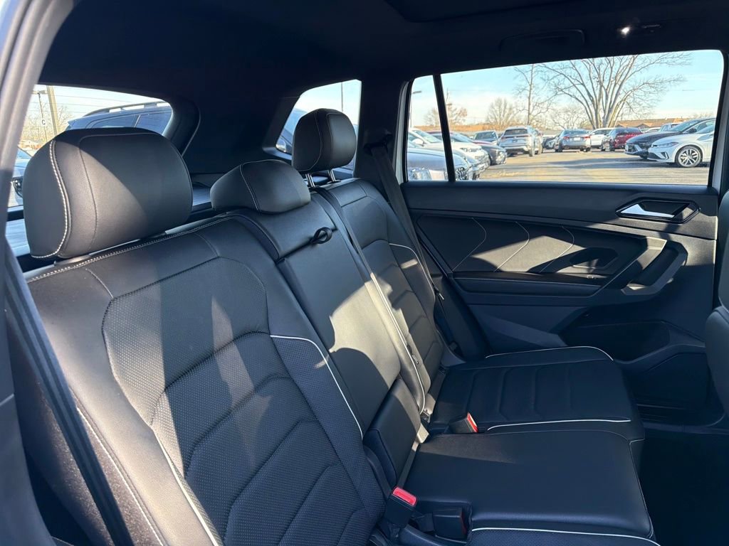 Used 2023 Volkswagen Tiguan SEL R-Line image 42