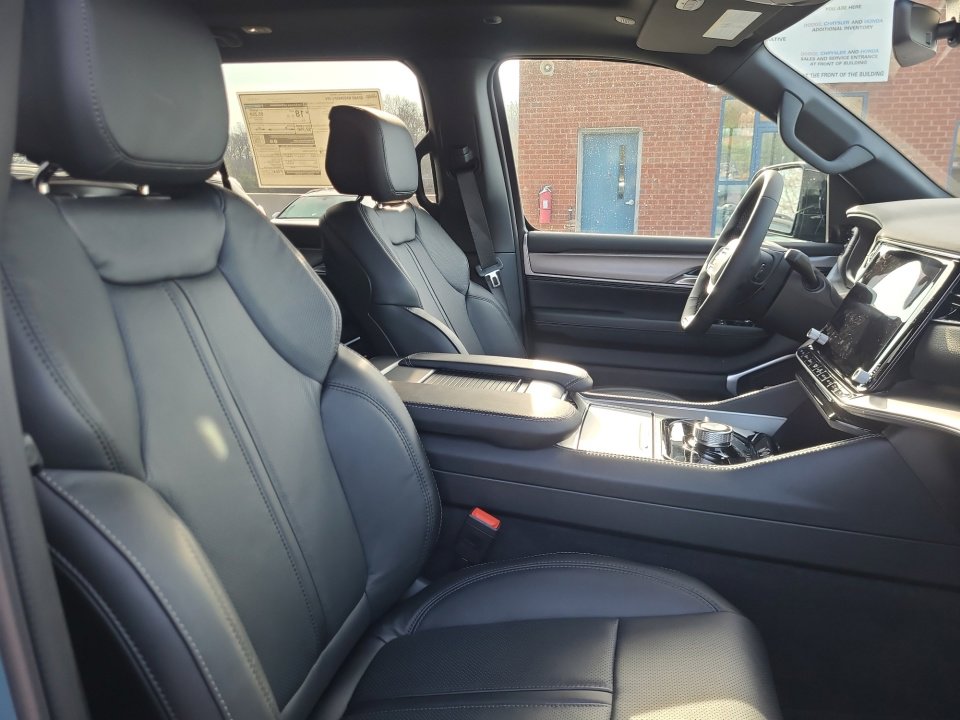 New 2026 Jeep Grand Wagoneer L 4x4 image 28