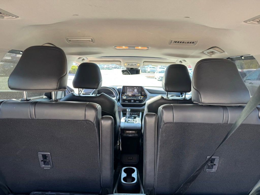 Used 2020 Toyota Highlander XLE AWD/4WD image 35