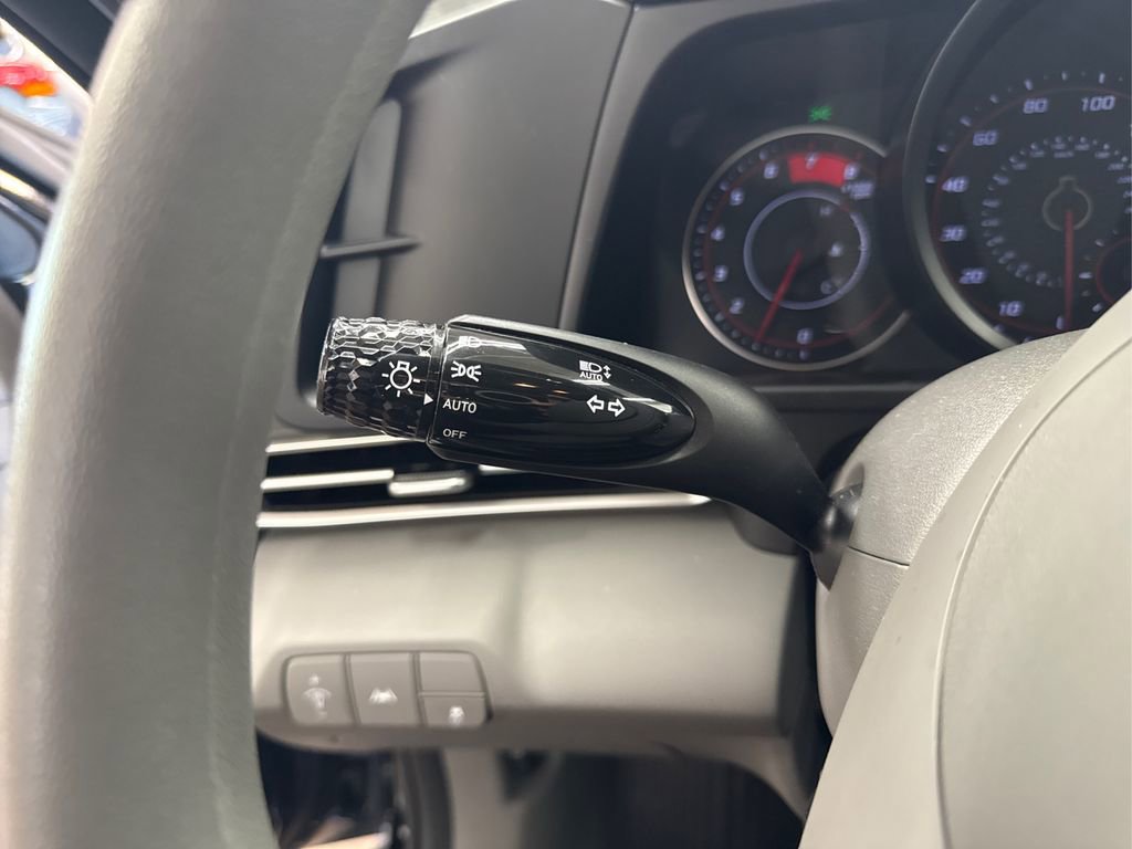 Used 2022 Hyundai Elantra SEL w/ Preferred Accessory Package image 25