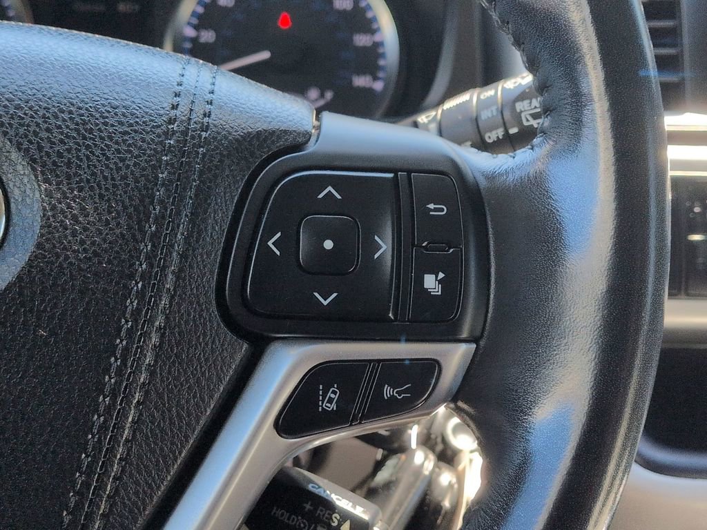 Used 2017 Toyota Highlander Plus AWD/4WD image 14