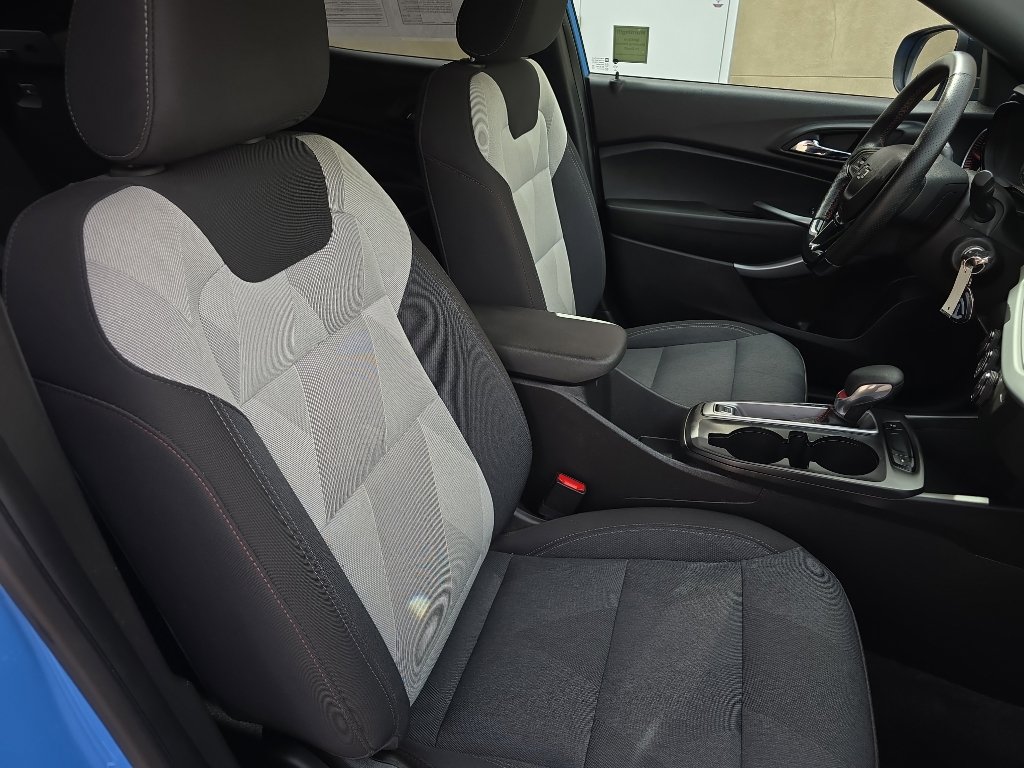 Used 2024 Chevrolet Trax RS w/ Driver Confidence Package FWD image 25