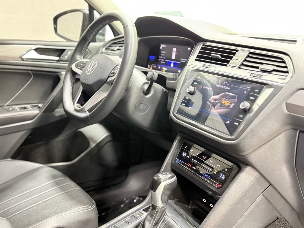 Used 2022 Volkswagen Tiguan SE AWD/4WD image 36