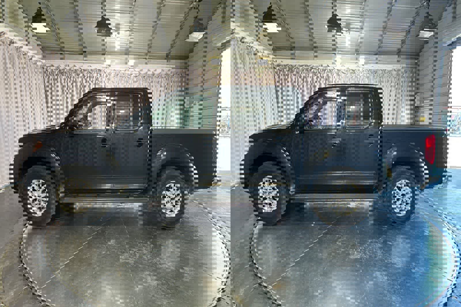 Used 2019 Nissan Frontier SV image 6