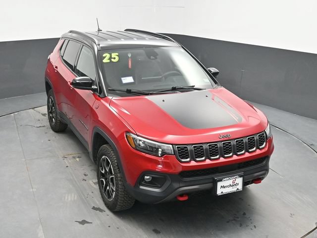 Used 2025 Jeep Compass Trailhawk AWD/4WD image 29