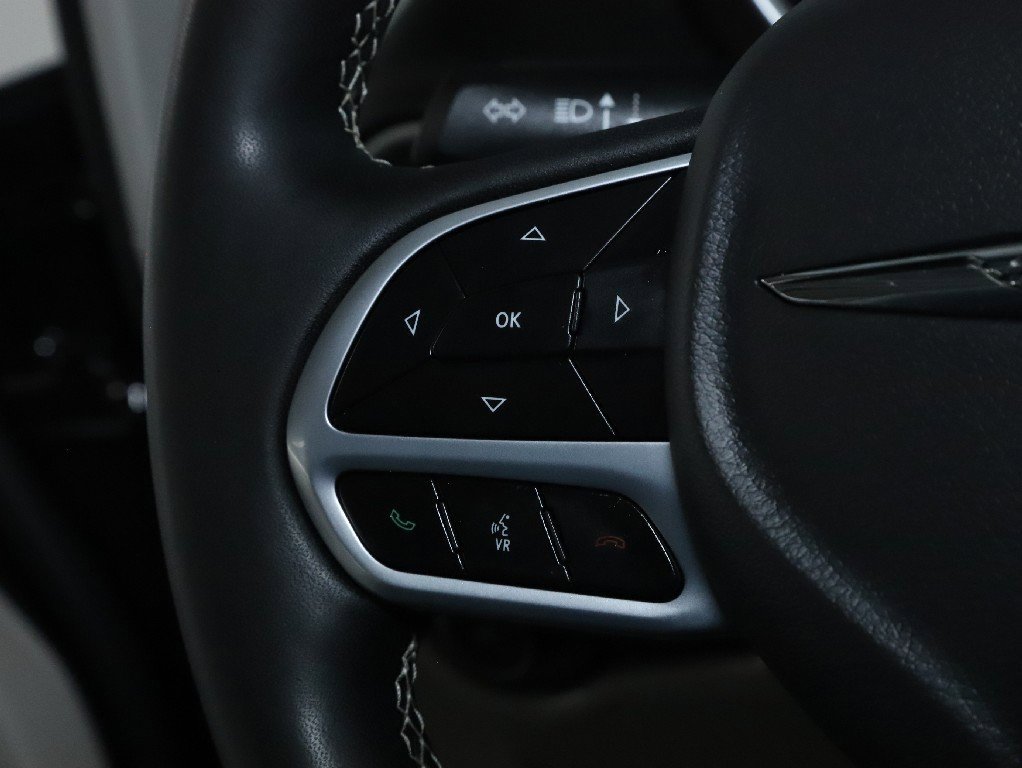 Used 2024 Chrysler Pacifica Touring-L image 22