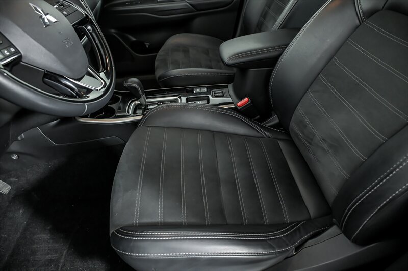 Used 2020 Mitsubishi Outlander SE FWD image 15