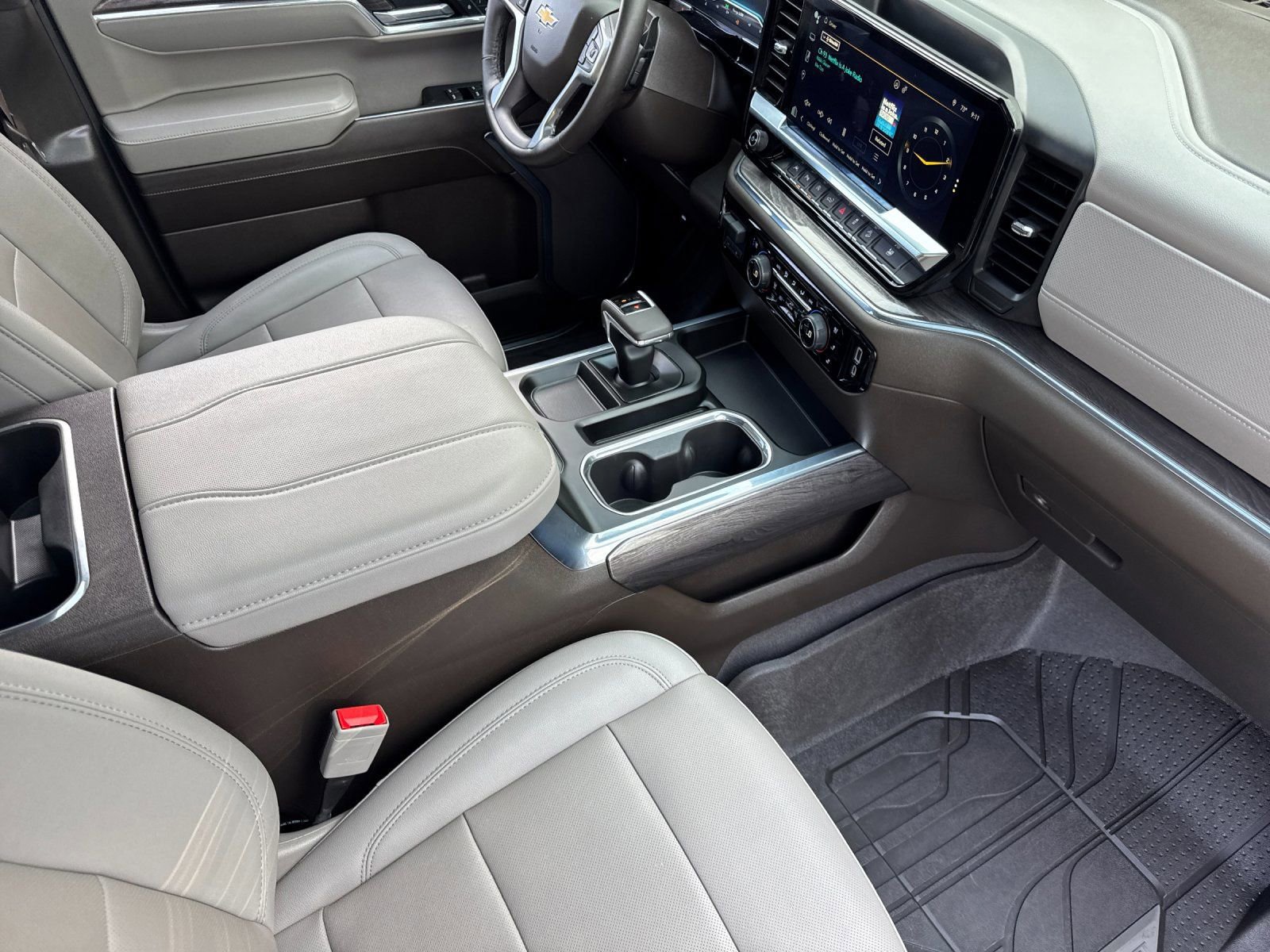 Used 2024 Chevrolet Silverado 1500 LTZ image 16