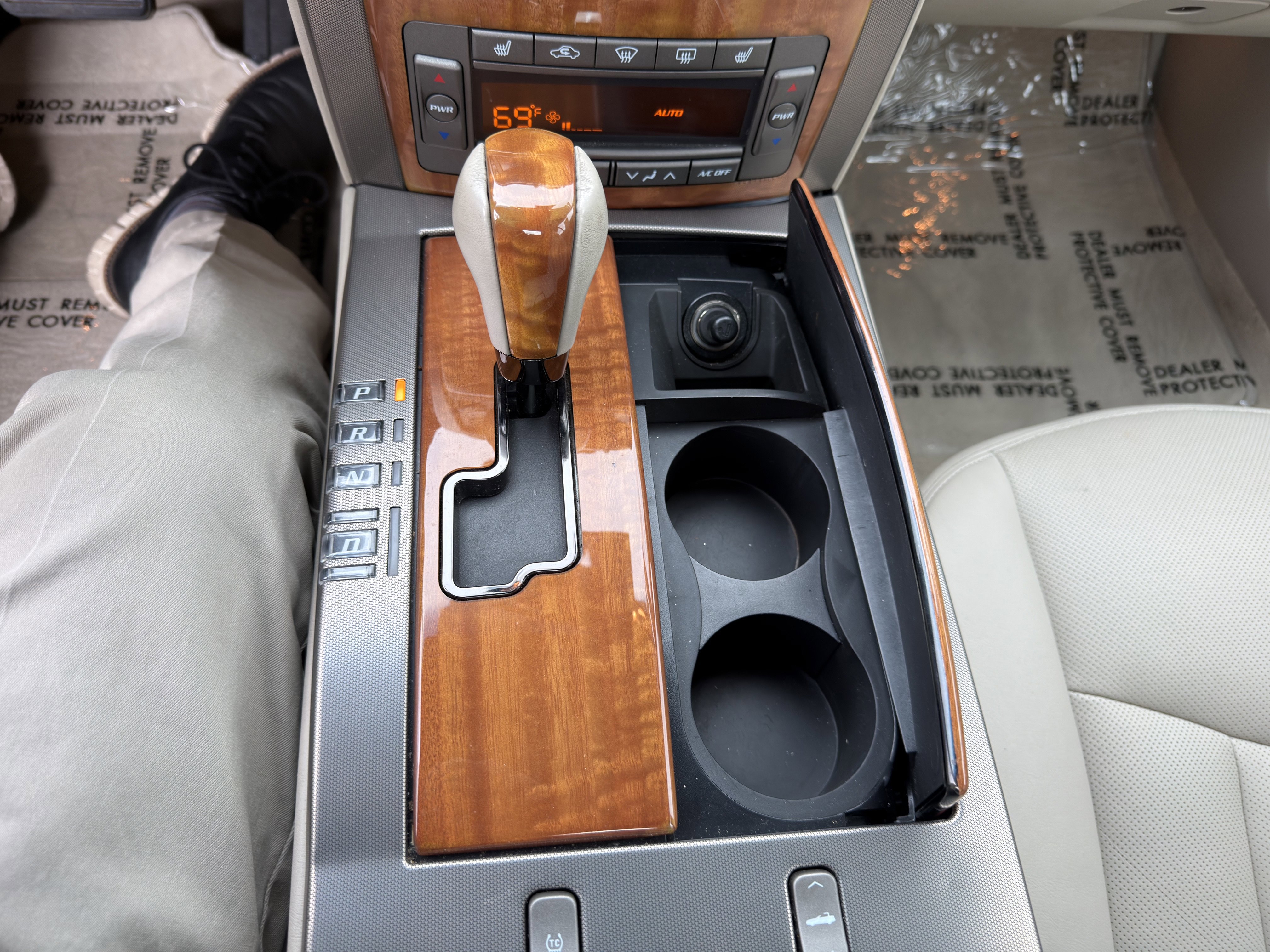 Used 2006 Cadillac XLR RWD image 40
