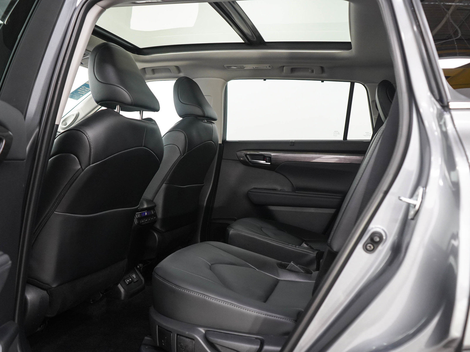 Used 2026 Toyota Highlander Platinum AWD/4WD image 19