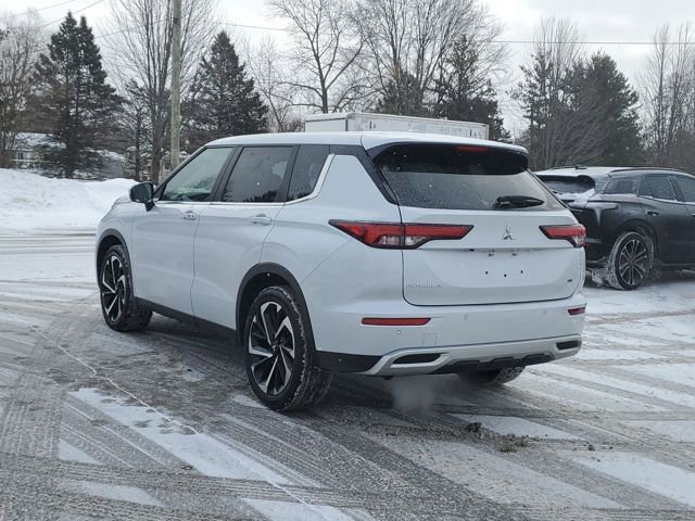 Used 2024 Mitsubishi Outlander SE image 4