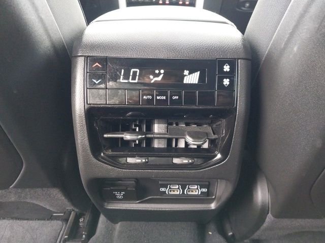 Used 2024 Jeep Grand Cherokee L Altitude image 8