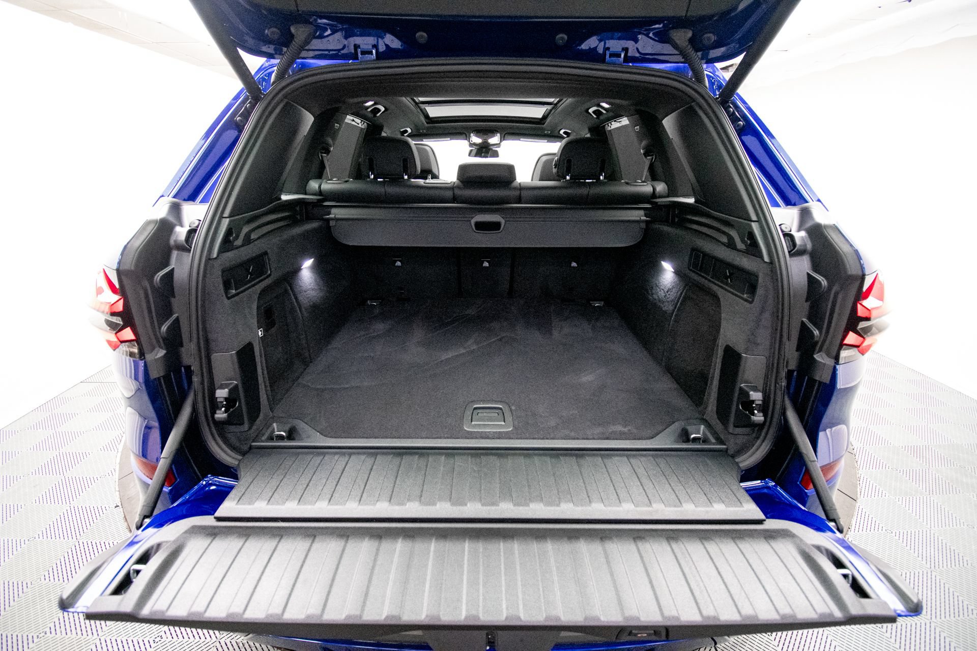 Used 2026 BMW X5 M60i AWD/4WD image 39