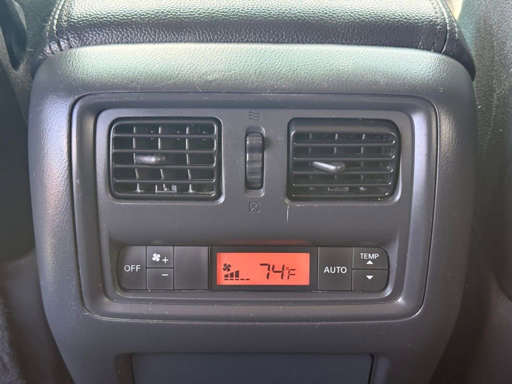 Used 2016 Nissan Pathfinder SV image 16