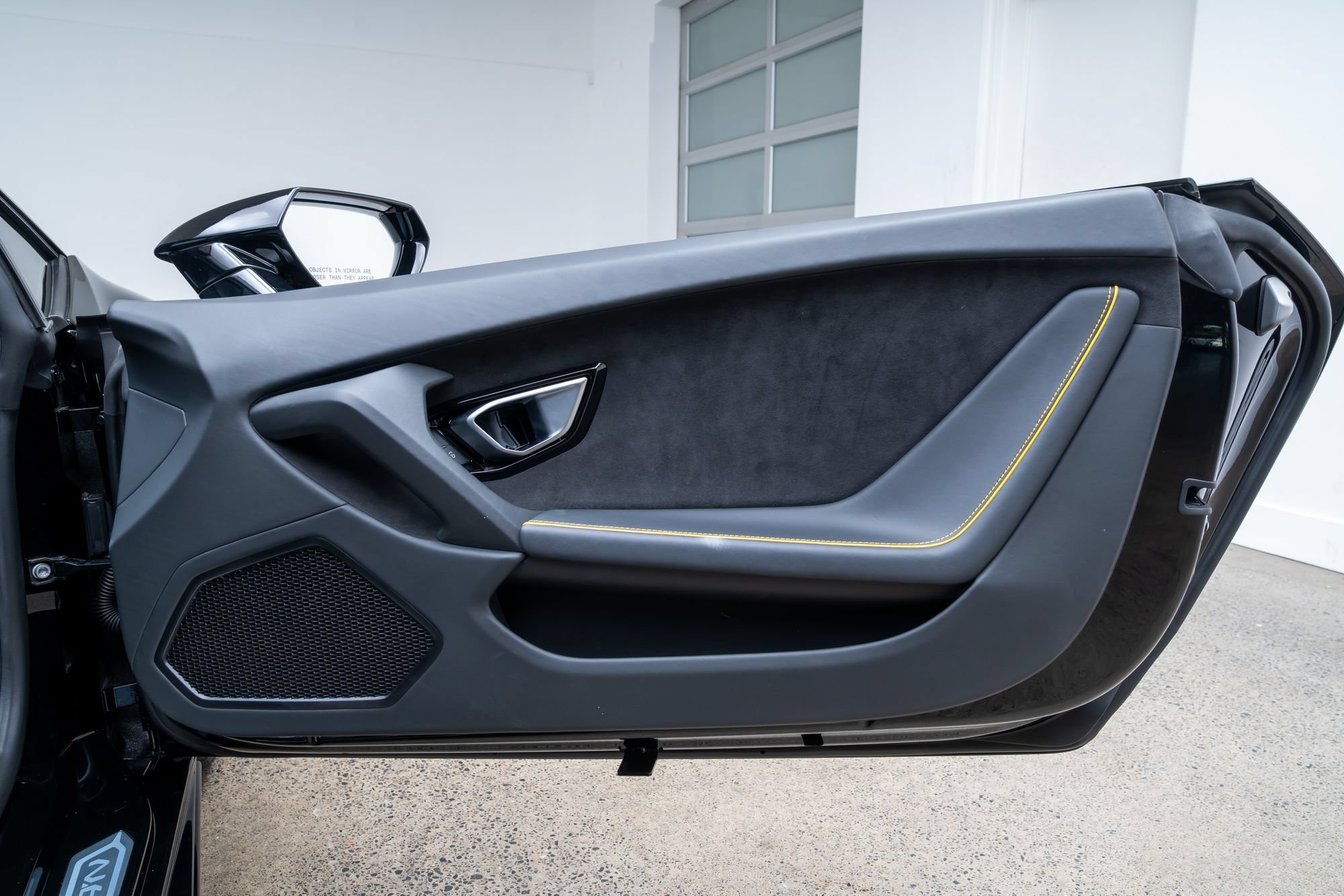 Used 2022 Lamborghini Huracan EVO RWD image 32