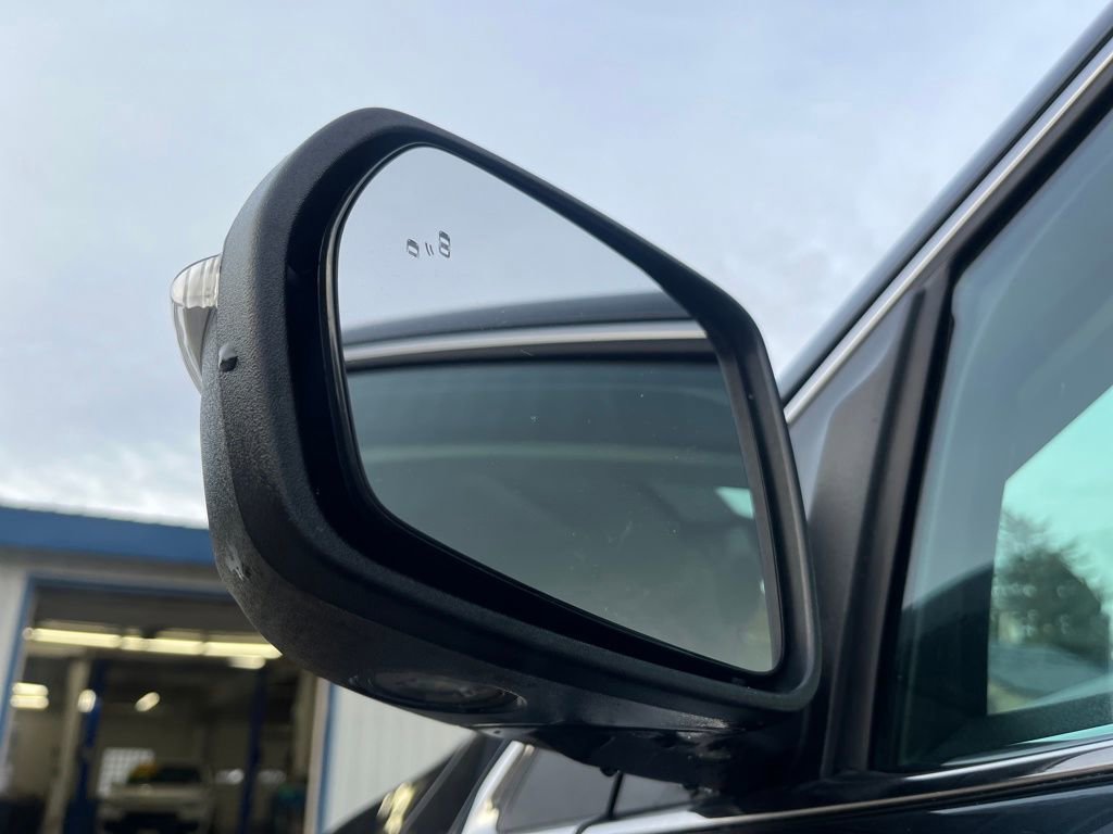 Used 2024 Ford Edge Titanium image 13