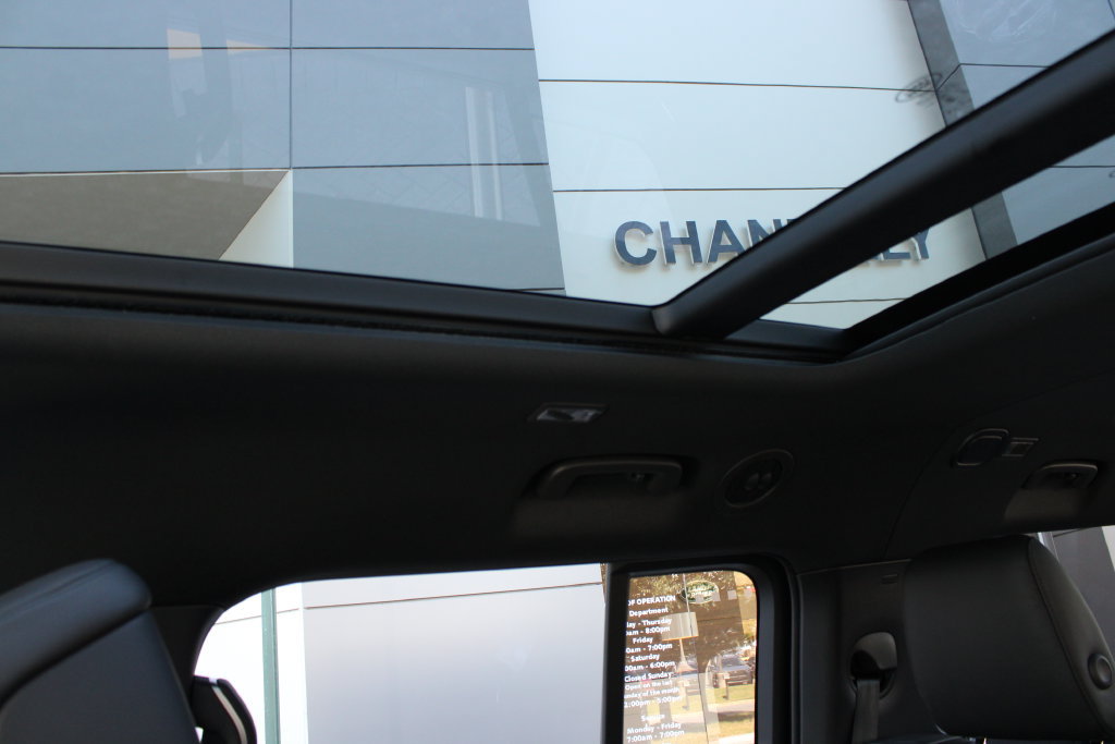 New 2026 Land Rover Defender 130 X-Dynamic SE AWD/4WD image 29