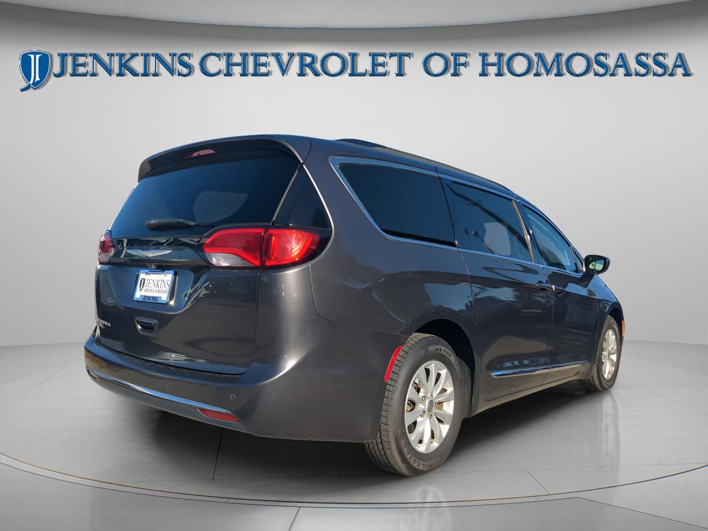 Used 2017 Chrysler Pacifica Touring-L image 3