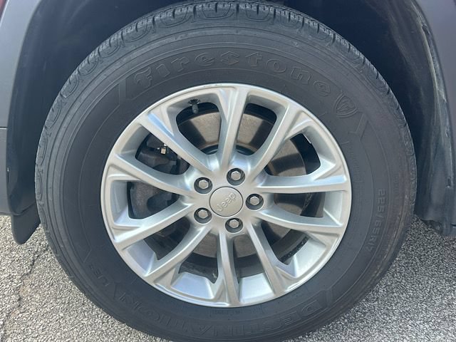Used 2019 Jeep Cherokee Latitude w/ Cold Weather Group AWD/4WD image 31