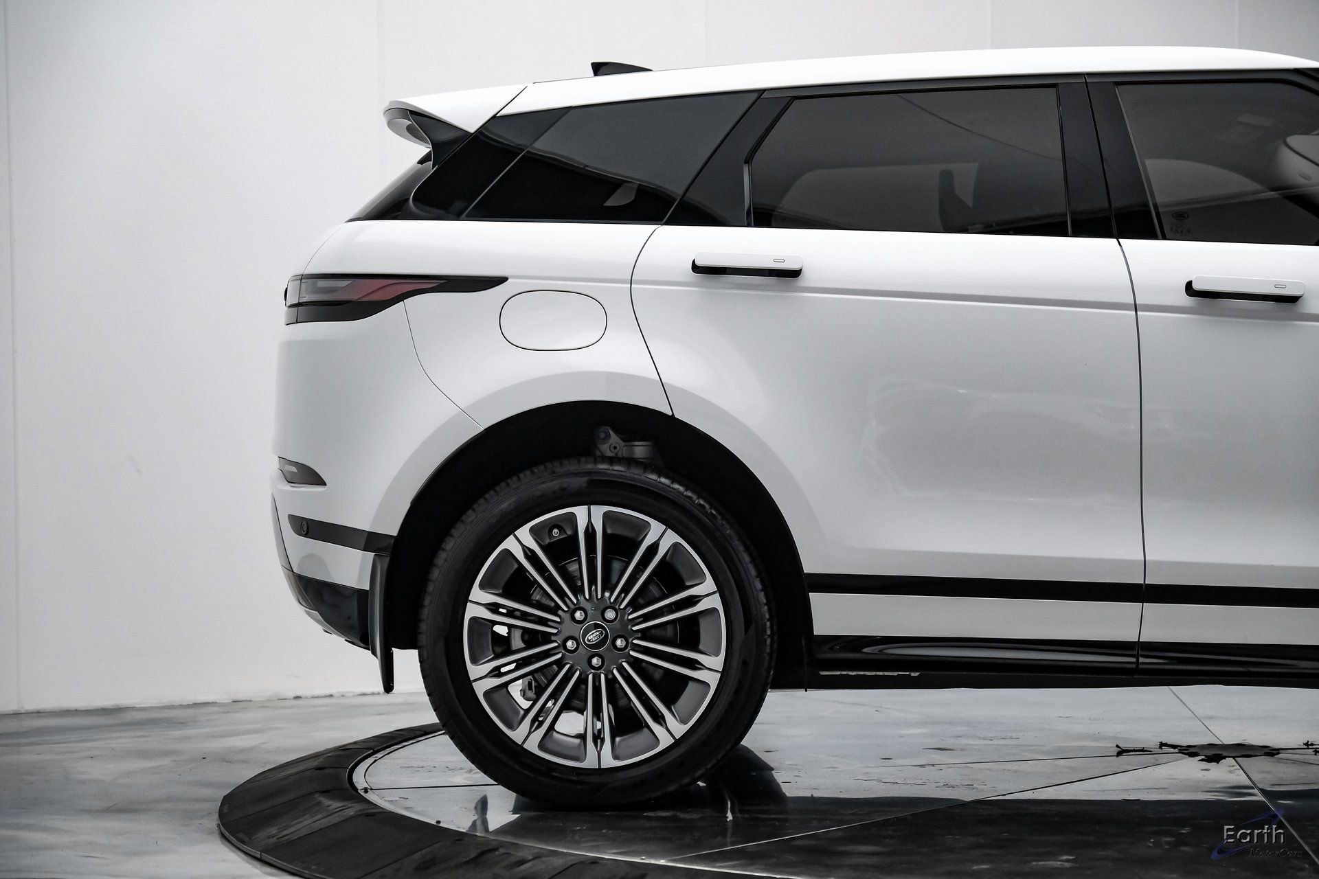 Used 2024 Land Rover Range Rover Evoque Dynamic SE image 19