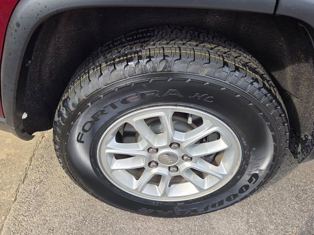 Used 2018 Jeep Grand Cherokee Laredo image 4