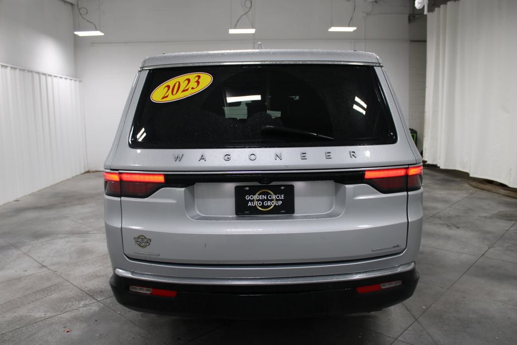 Used 2023 Jeep Wagoneer L Series III w/ Preferred Equipment Group AWD/4WD image 8