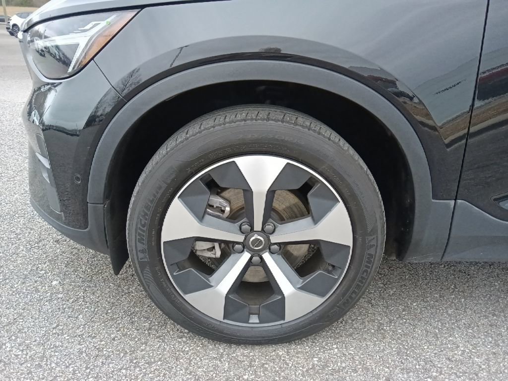 Used 2023 Volvo XC40 B5 Plus w/ Driver Assist Package image 10