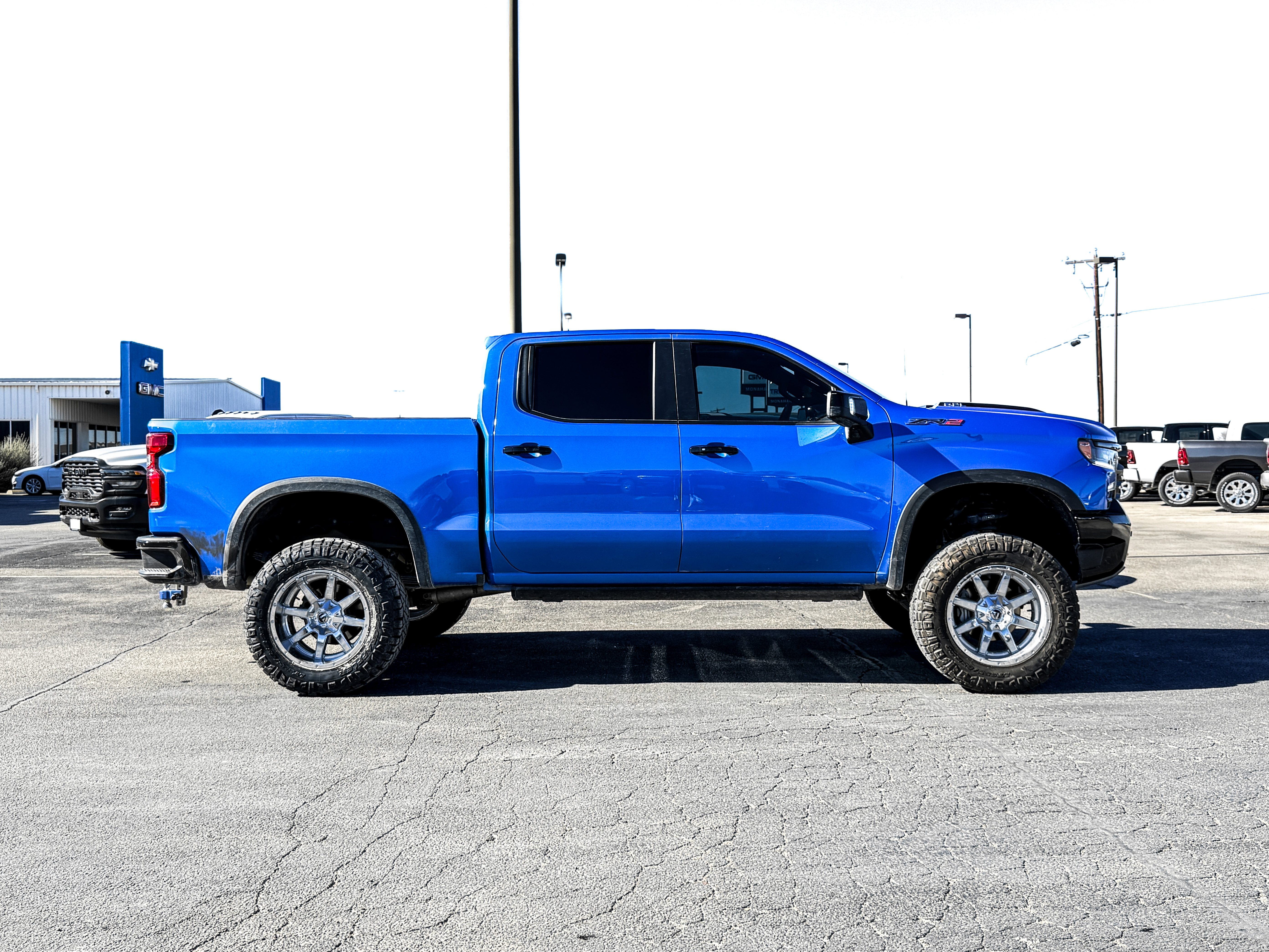 Used 2025 Chevrolet Silverado 1500 ZR2 w/ Technology Package image 4