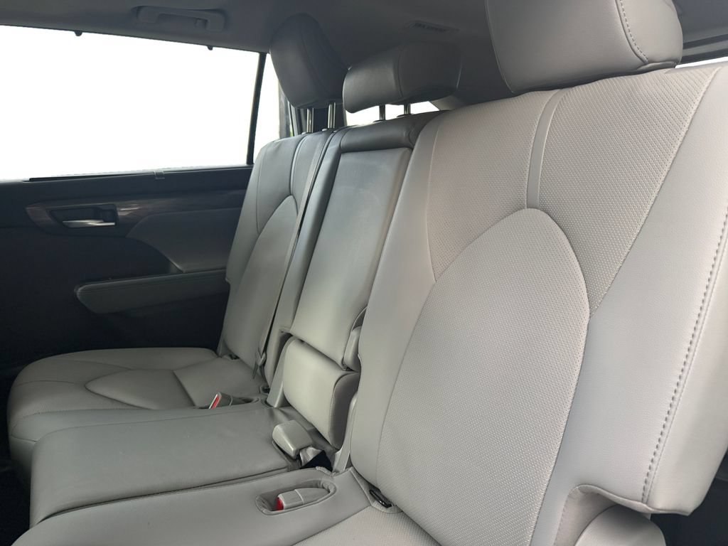 Used 2021 Toyota Highlander Limited AWD/4WD image 13