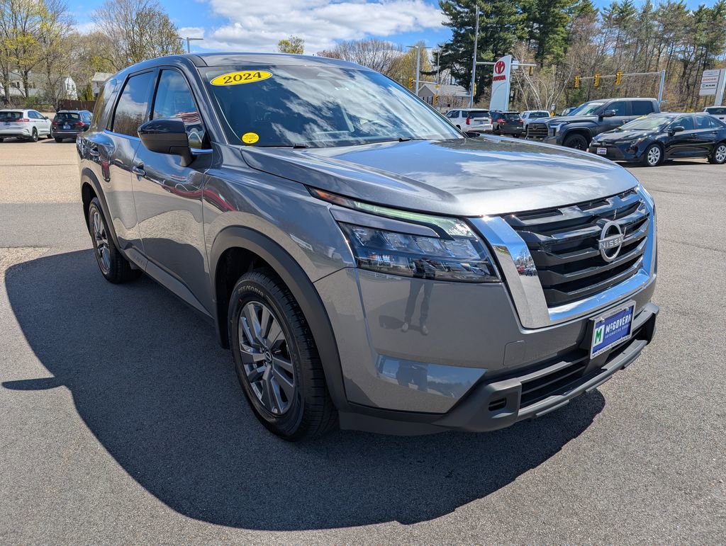 Used 2024 Nissan Pathfinder S AWD/4WD image 8