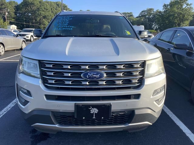 Used 2017 Ford Explorer XLT w/ Equipment Group 202A FWD image 4
