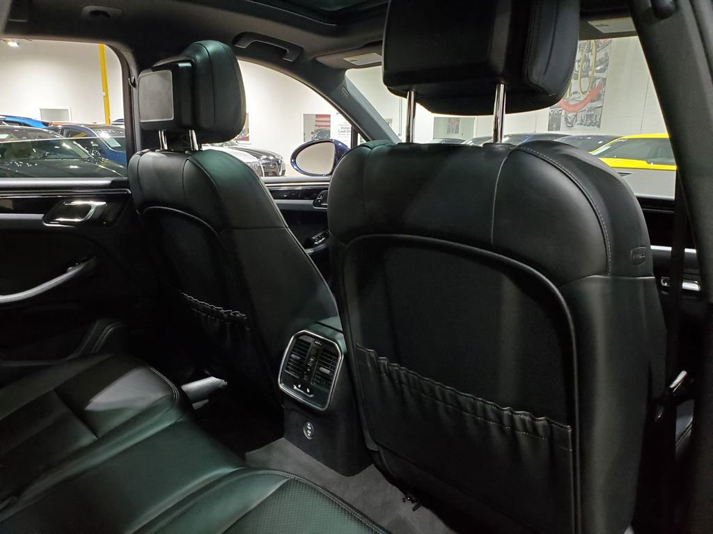Used 2020 Porsche Macan image 22
