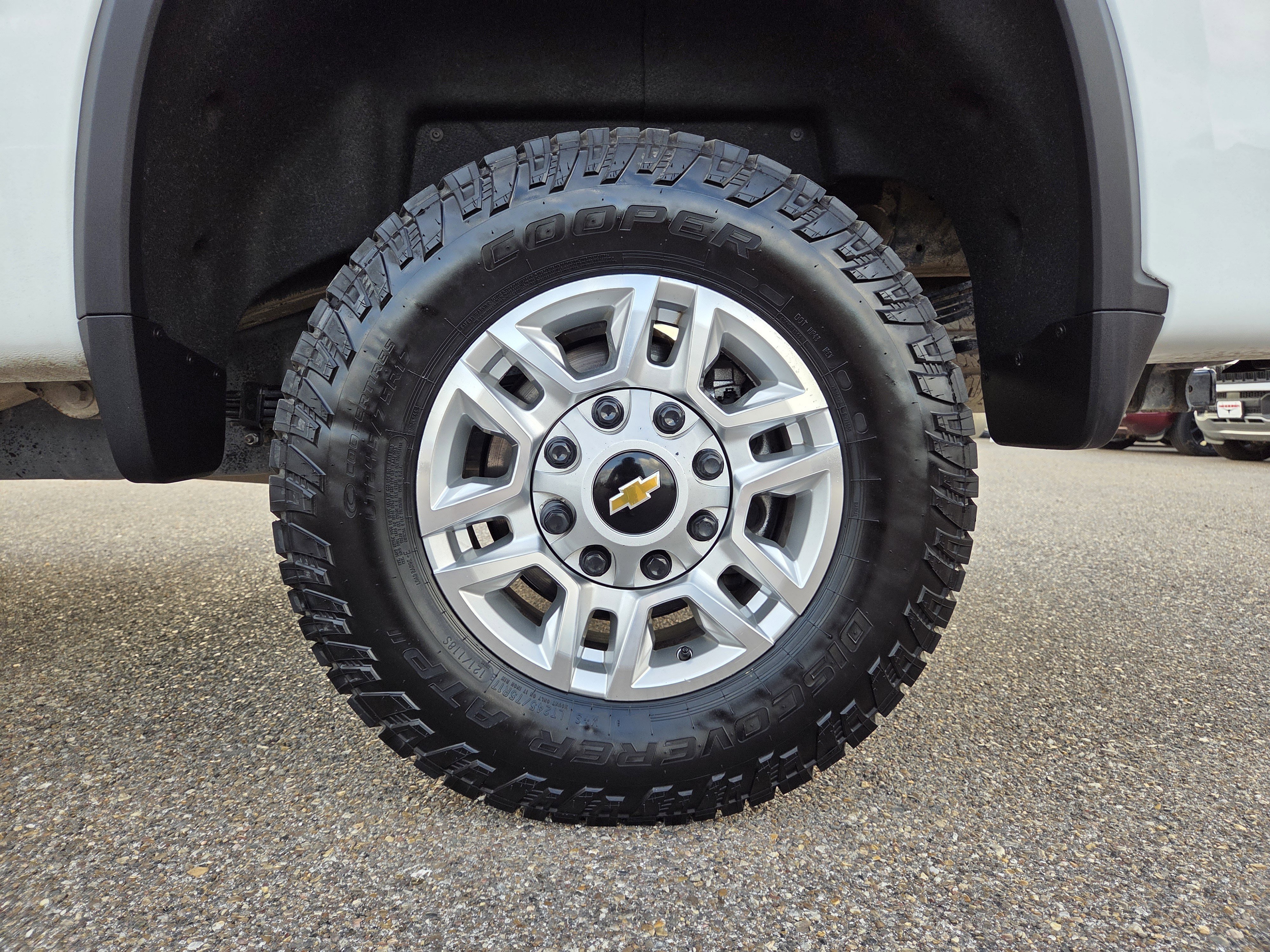 Used 2024 Chevrolet Silverado 2500 LT image 9