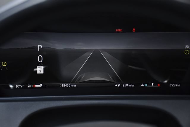 Used 2025 Land Rover Range Rover Velar Dynamic SE AWD/4WD image 10