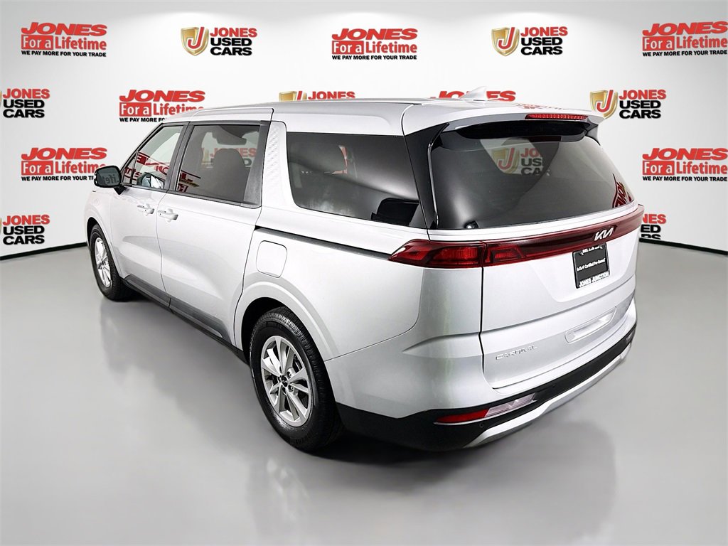 Used 2023 Kia Carnival LX image 2