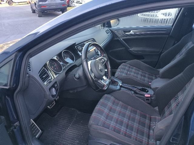 Used 2018 Volkswagen Golf 4-Door FWD image 9