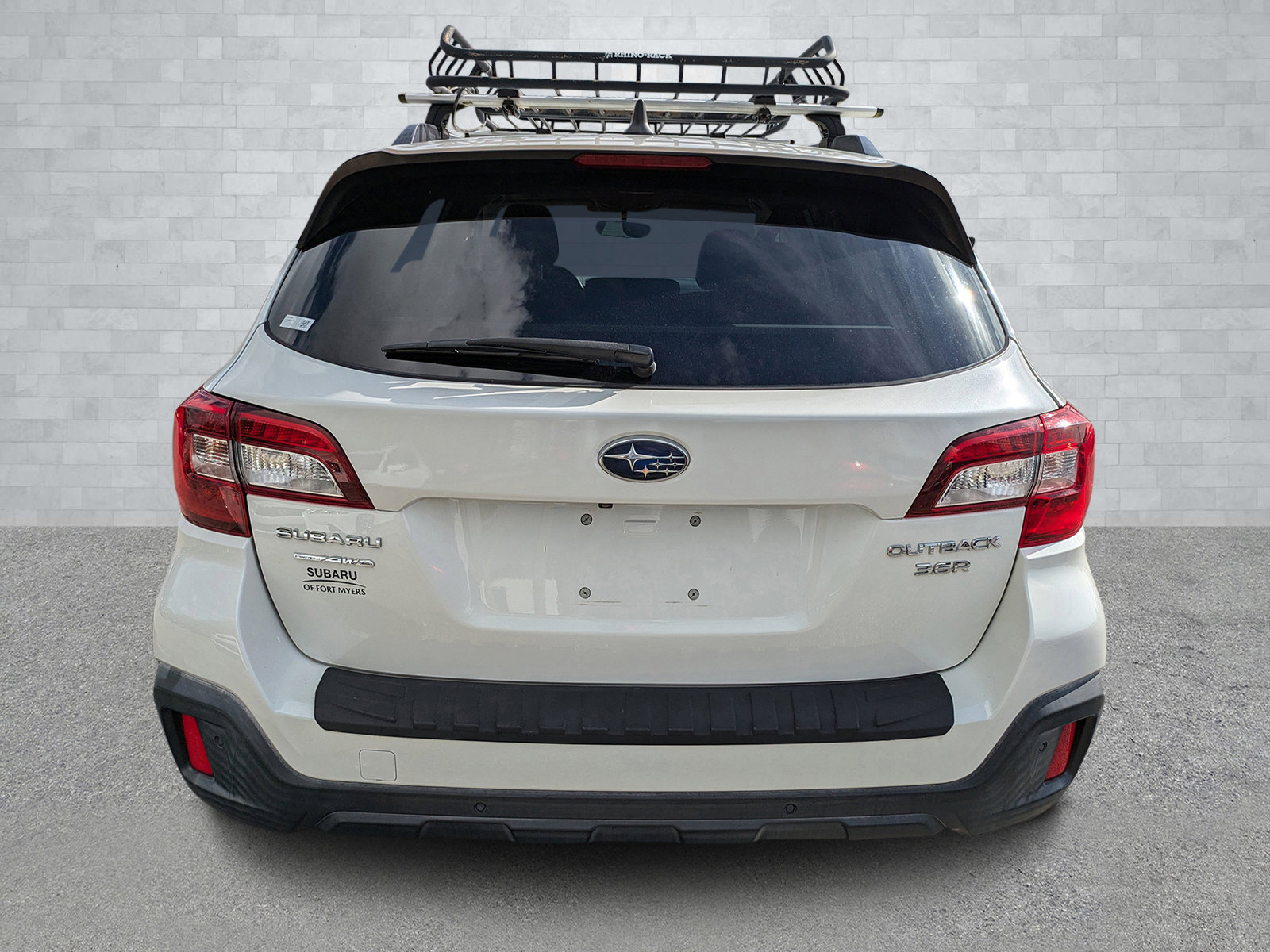 Used 2018 Subaru Outback 3.6R Touring w/ Popular Package #3 image 6