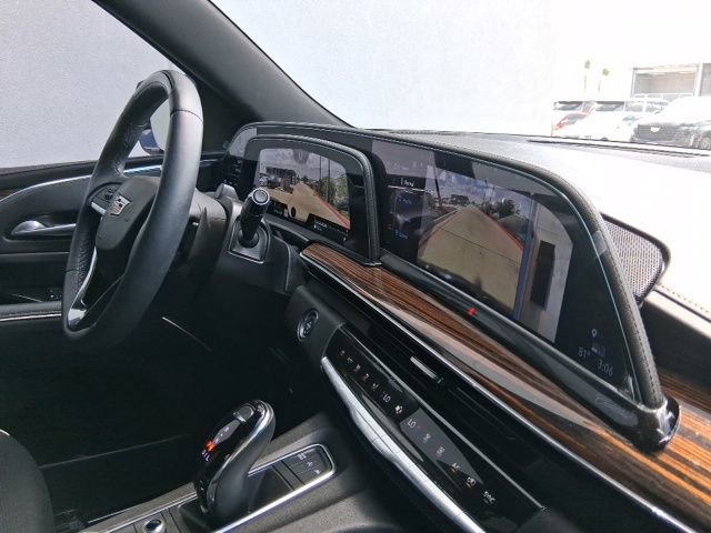 Used 2024 Cadillac Escalade Premium Luxury w/ Performance Package image 16